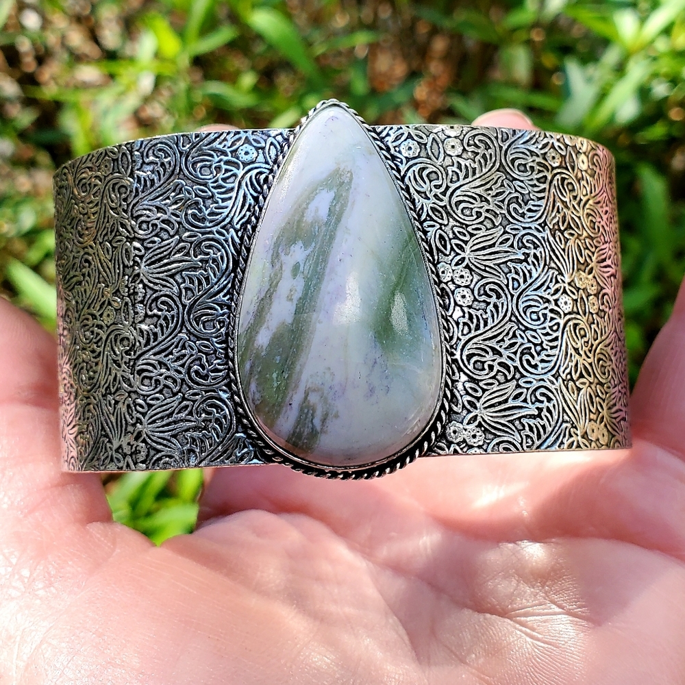 New Larsonite 925 Silver Cuff Bracelet.